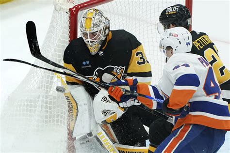 Nedeljkovic stops 36 shots, Eller scores twice to help surging Penguins edge Islanders 3-1